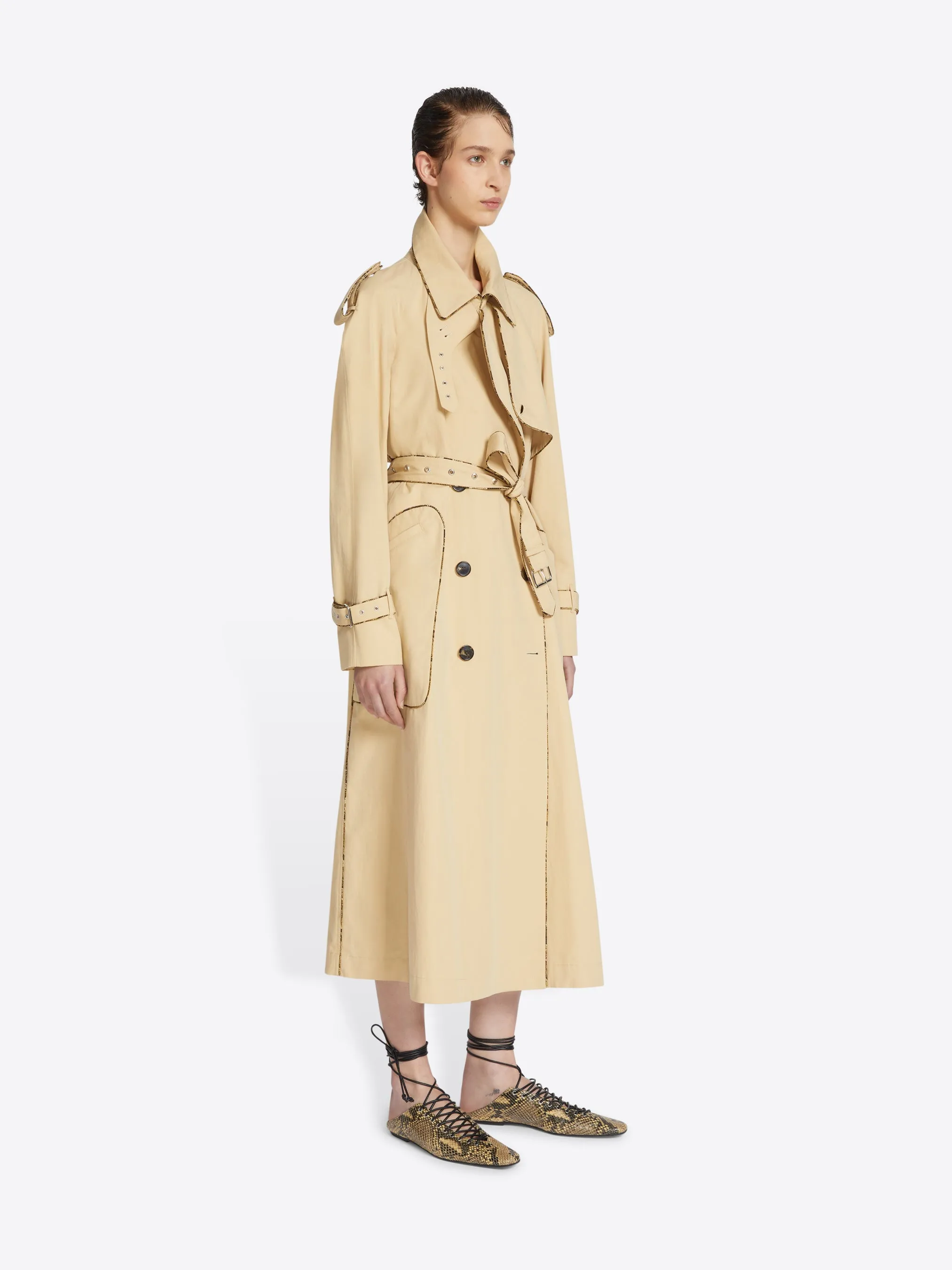 Trench coat with piping