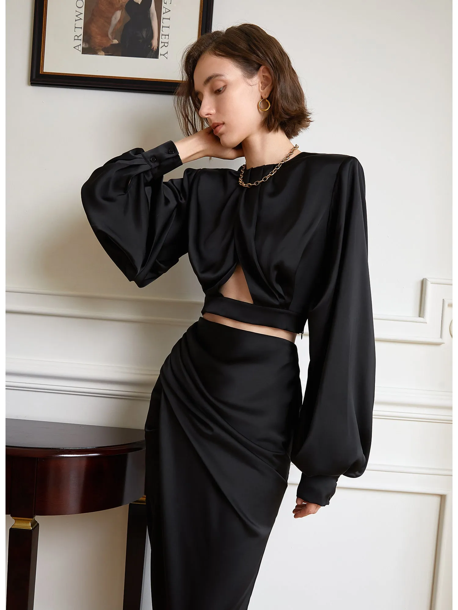 Two-piece suit set a classic high-waisted, pleated skirt and long-sleeved suit set- Fruta